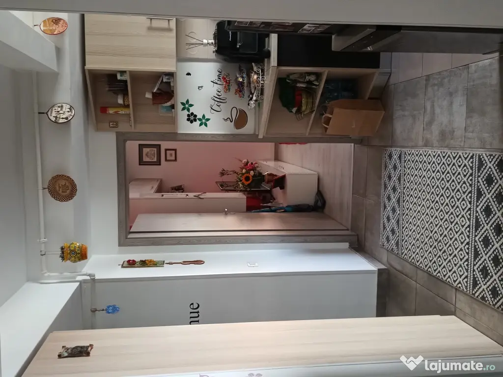 Vând apartament cu 3 camere terasă și parcare subterană, la 15 minute de metro 