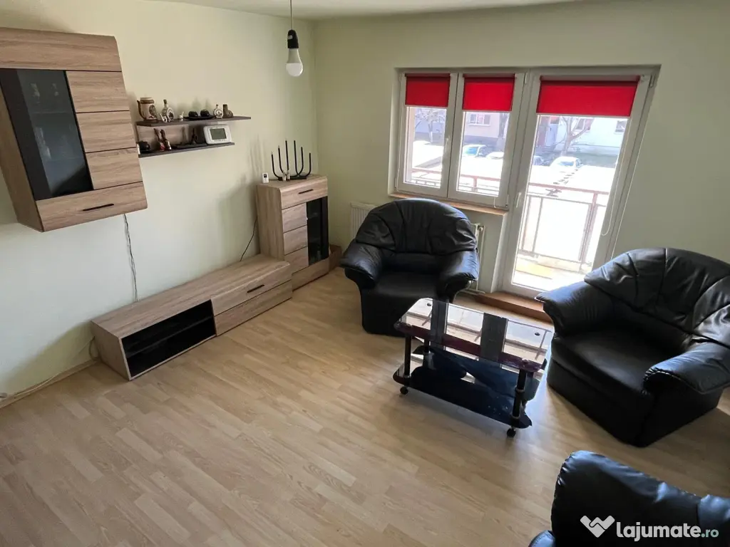 Apartament 4 camere, decomandat, et.1, 2 balcoane, central