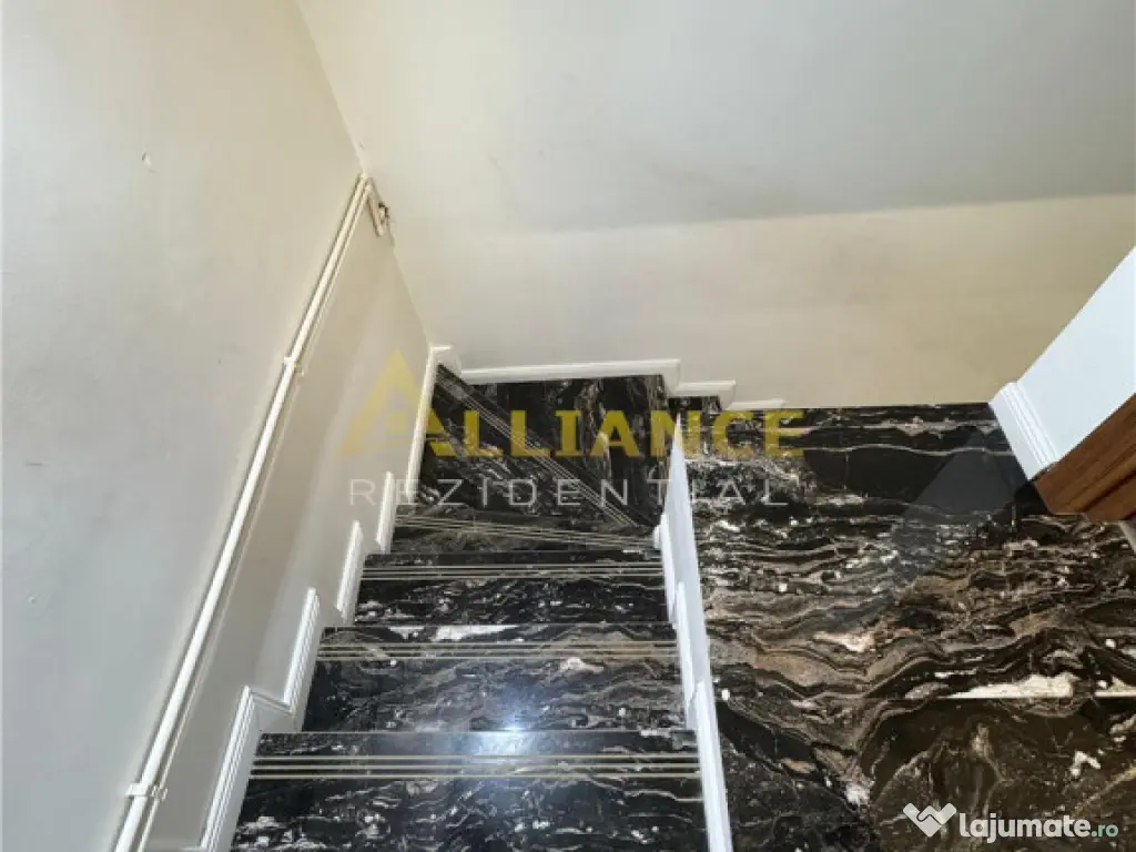 2 CASE LA PRET DE UNA 