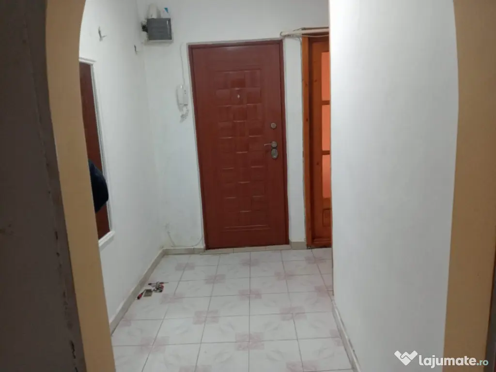 Apartament 2 camere, Calarasi 4, parter cu balcon 15,3 mp. 