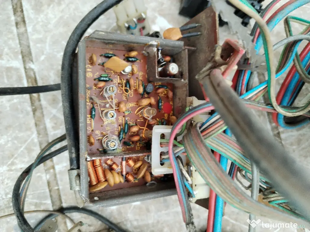 Module tv alb negru romanesc 