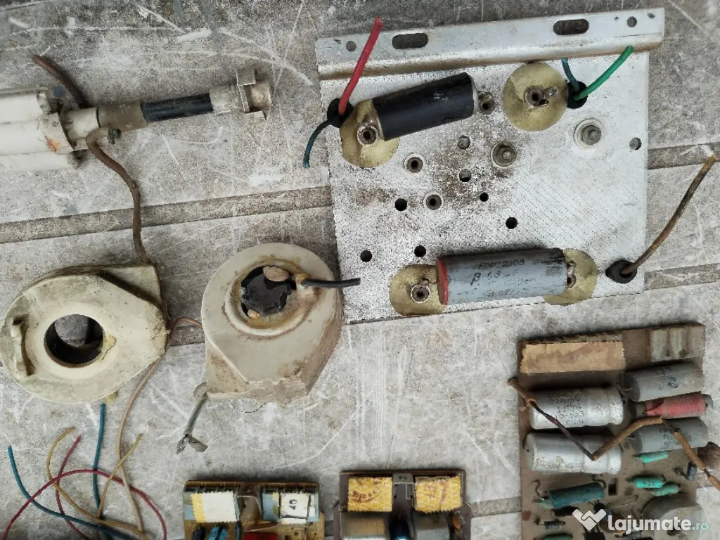 Module tv alb negru romanesc 