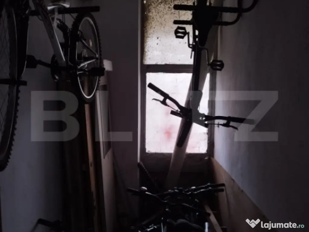 Apartament 3 Camere , zona Nicolina , 65mp cu Boxa la Subsol 