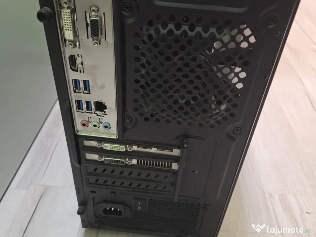 PC Intel i5 cu 8GB RAM, carcasa Deepcool, monitor Dell inclus 