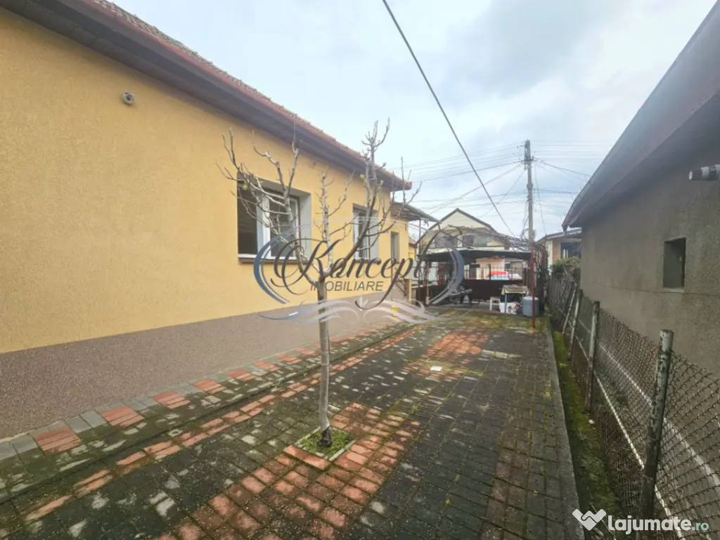 Casa solida cu teren drept si pozitie retrasa 