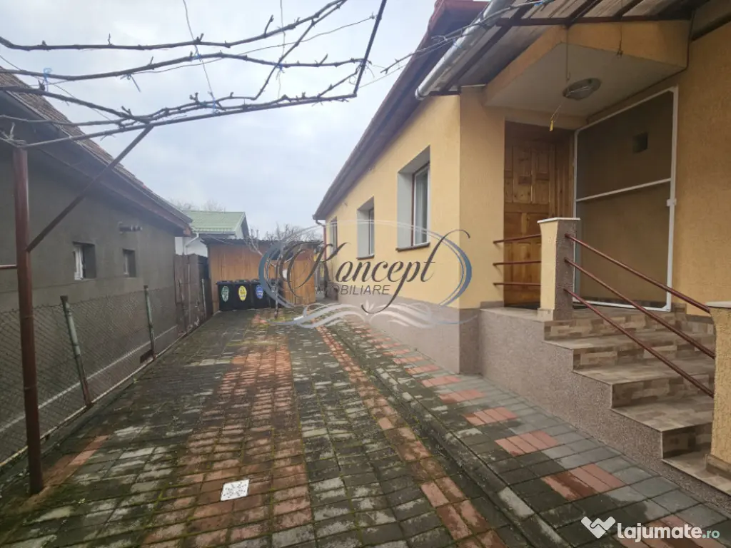 Casa solida cu teren drept si pozitie retrasa 