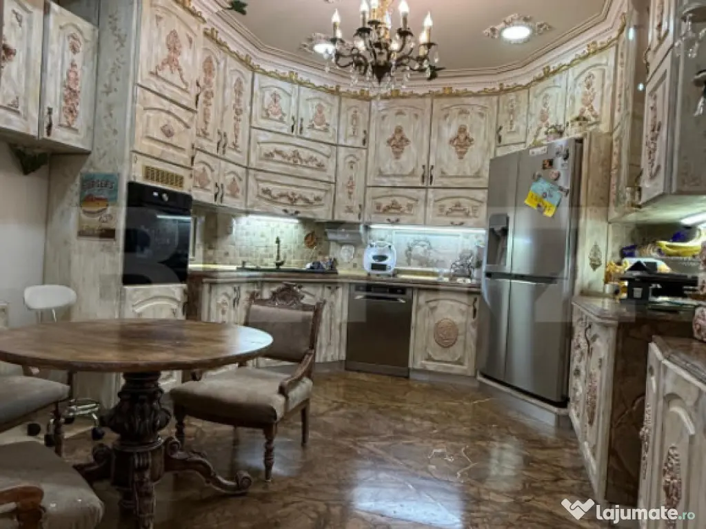 Apartament 3 camere, decomandat, incalzire pardoseala, 2 bai 