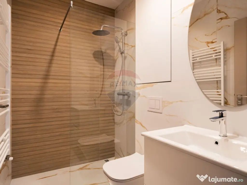 Apartament modern 3 camere, prima închiriere, loc parcar... 