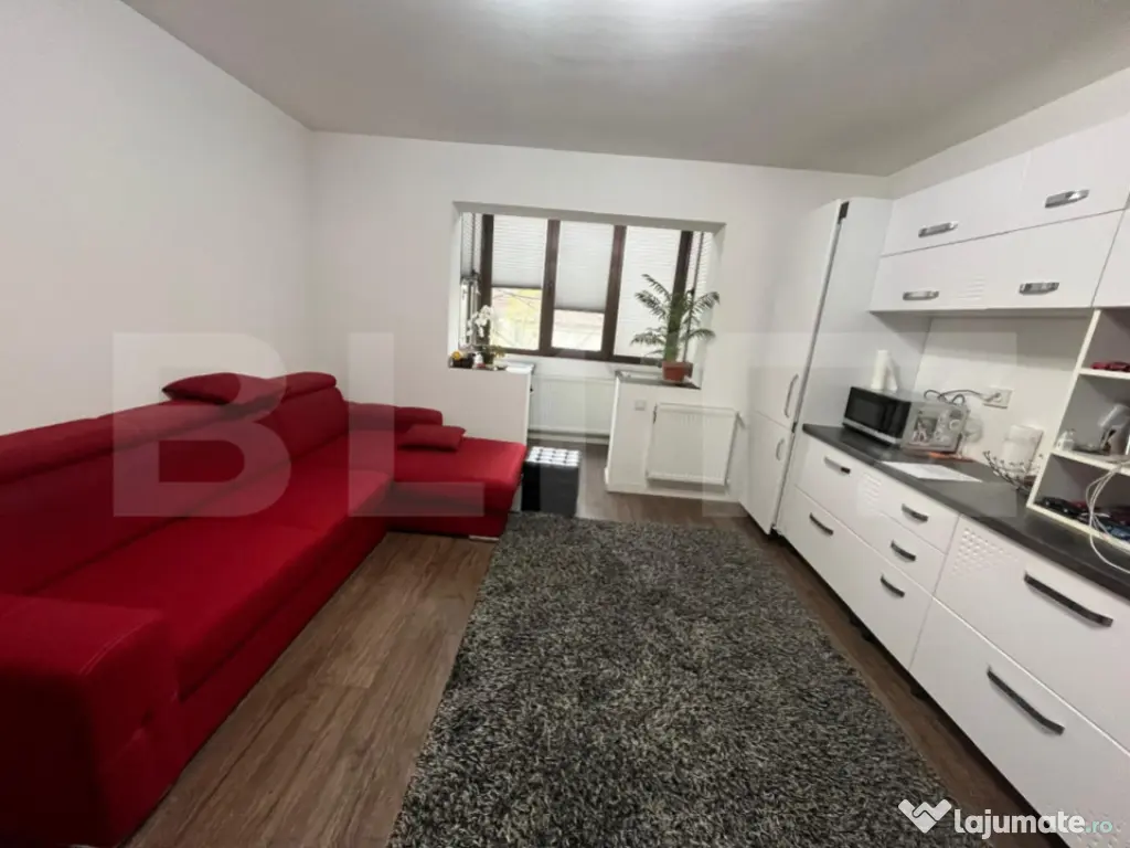 Apartament 3 camere, semidecomandat - zona Rogerius 