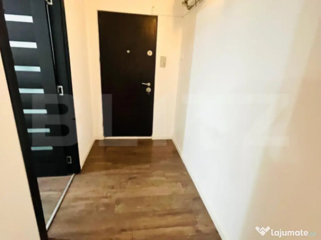 Apartament 3 camere, semidecomandat - zona Rogerius 