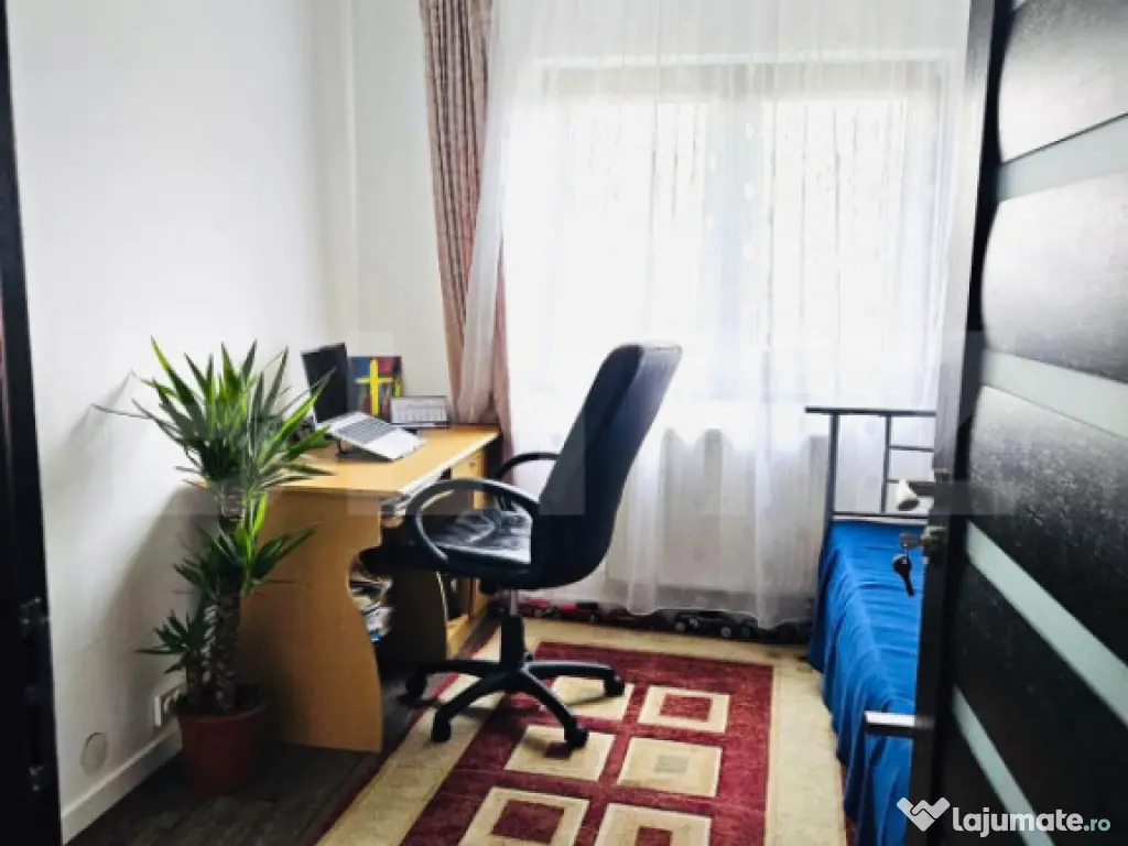 Apartament 3 camere, semidecomandat - zona Rogerius 