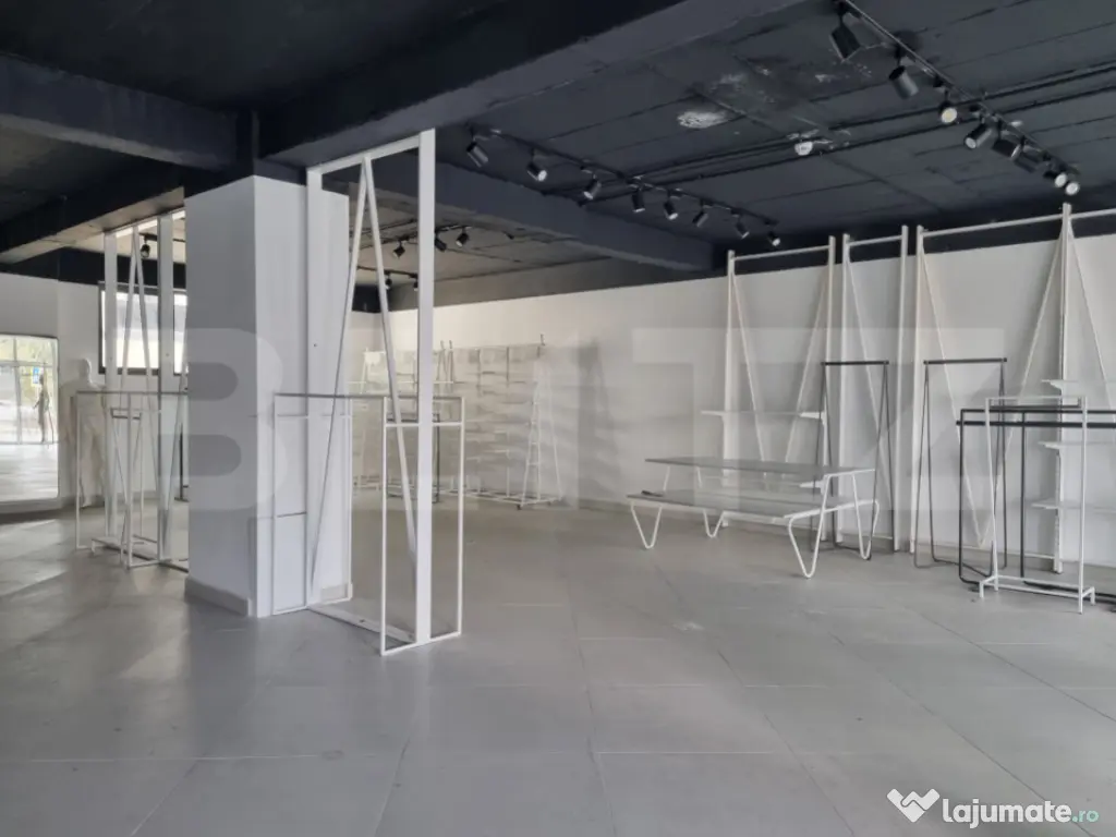 Spatiu comecial pentru showroom, 375mp, bloc nou, zona Corne 
