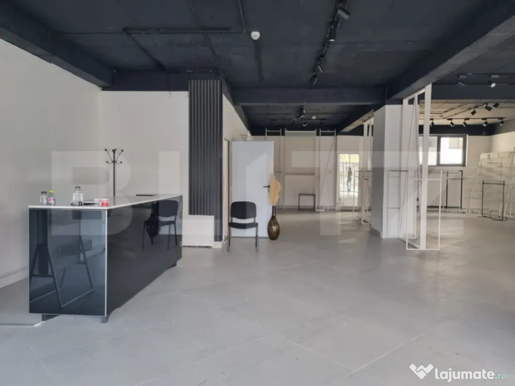 Spatiu comecial pentru showroom, 375mp, bloc nou, zona Corne 