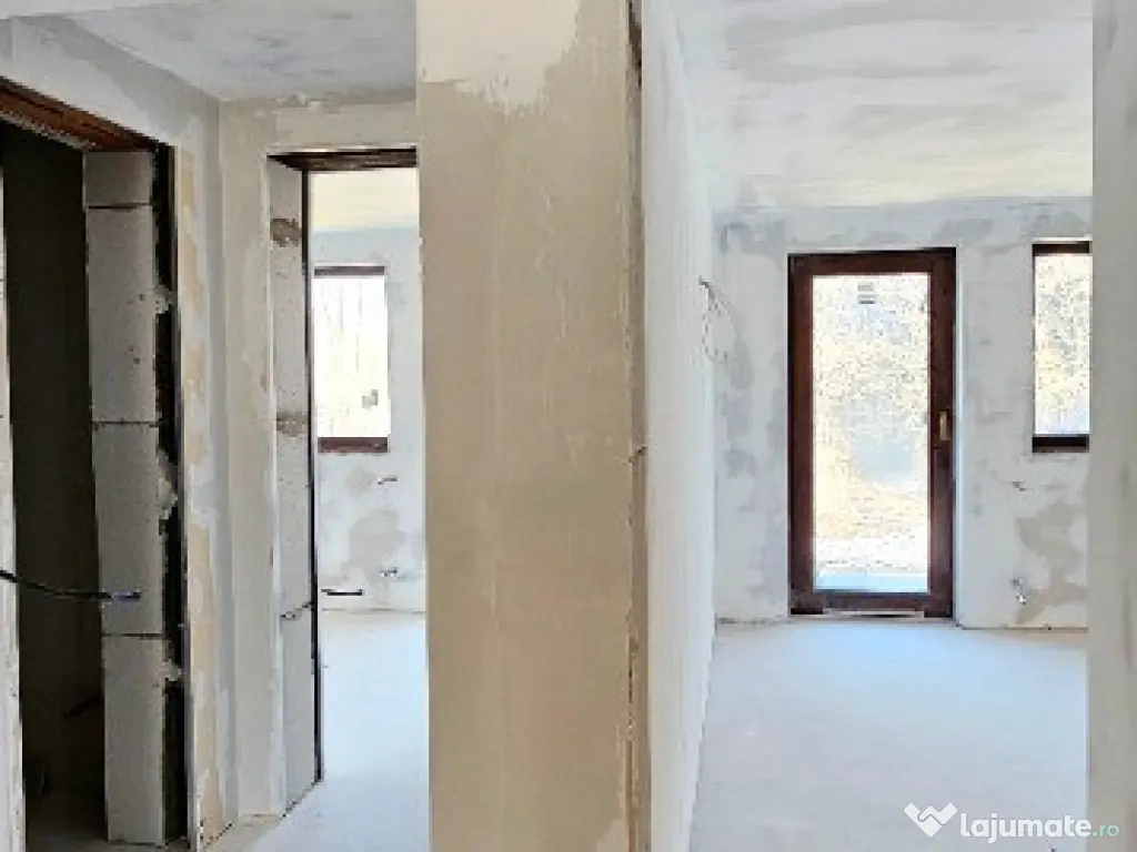 Casa P+M si 1400 mp teren,langa parau si padure, com.Piatra Soimului 