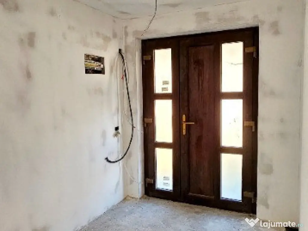 Casa P+M si 1400 mp teren,langa parau si padure, com.Piatra Soimului 