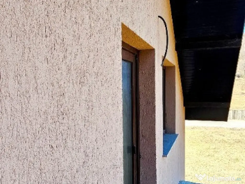 Casa P+M si 1400 mp teren,langa parau si padure, com.Piatra Soimului 