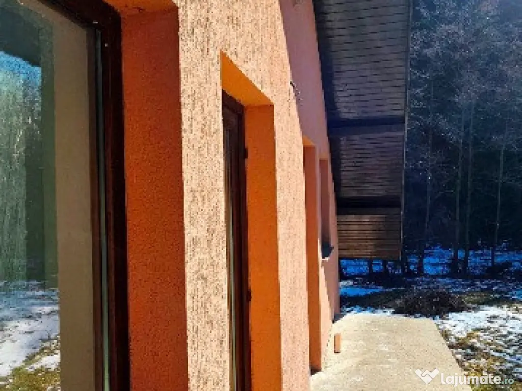 Casa P+M si 1400 mp teren,langa parau si padure, com.Piatra Soimului 
