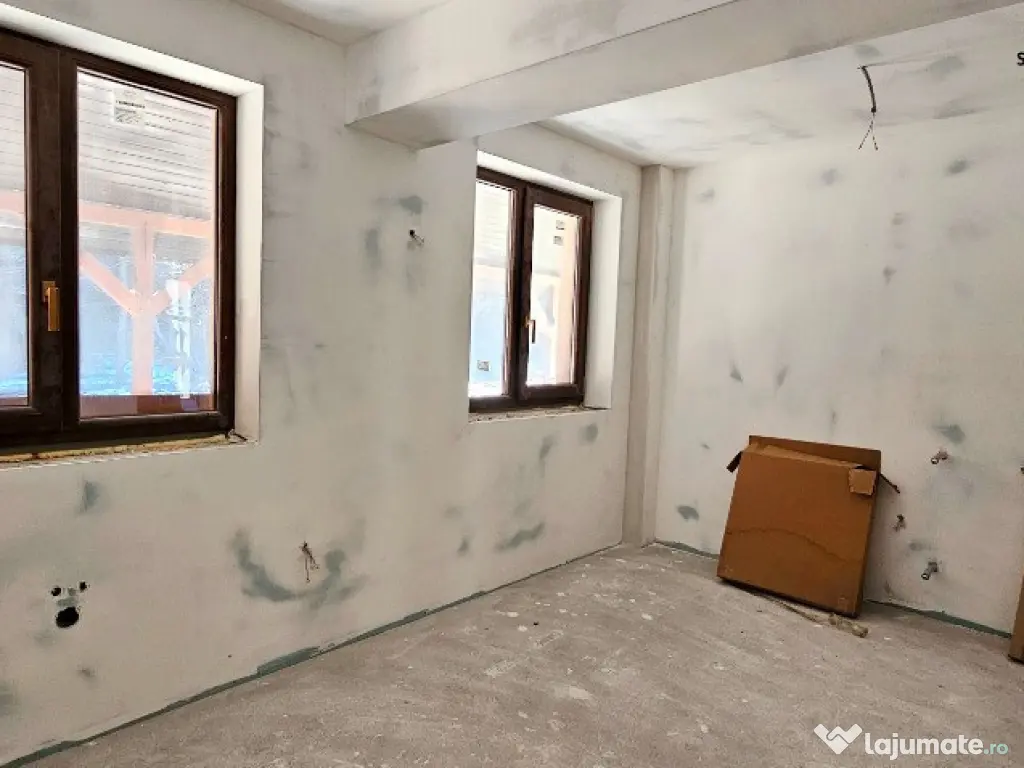 Casa P+M si 1400 mp teren,langa parau si padure, com.Piatra Soimului 