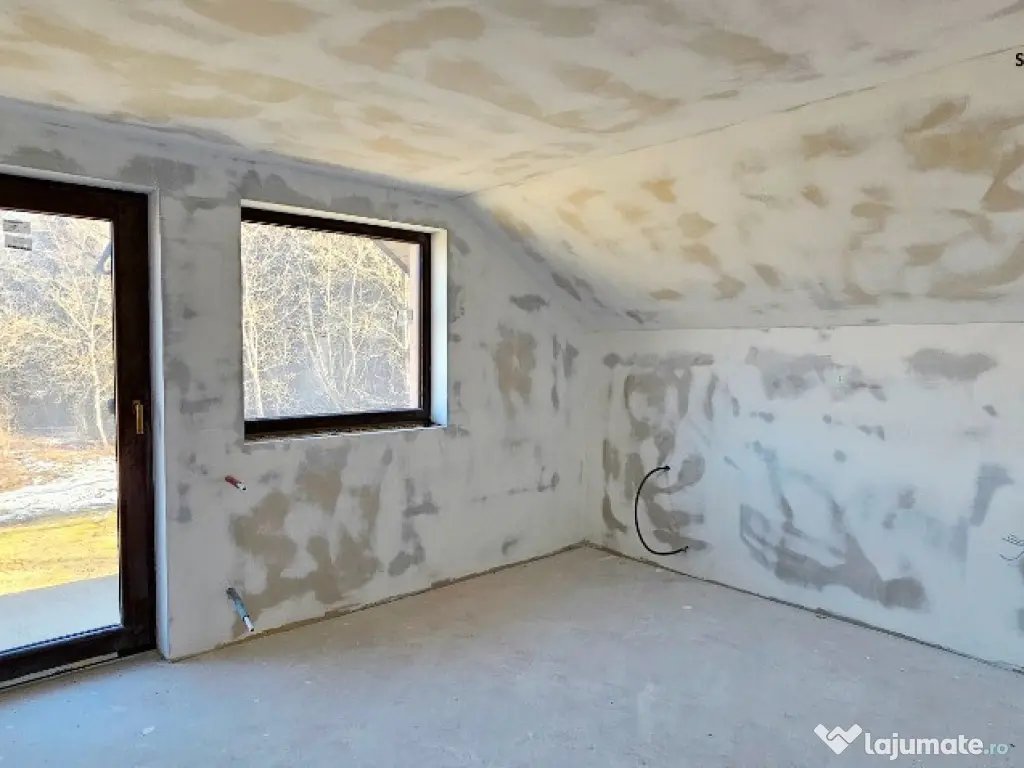 Casa P+M si 1400 mp teren,langa parau si padure, com.Piatra Soimului 