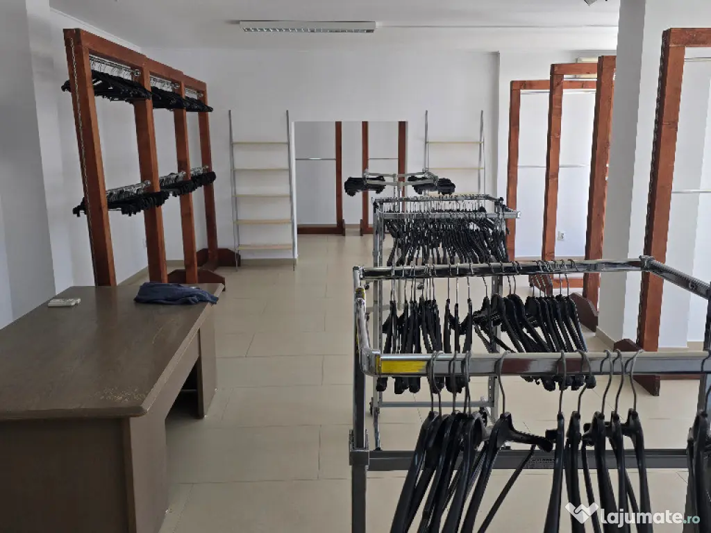 Inchiriez spatiu comercial in Deva, Miorita, parter, vitrina 13 metri 