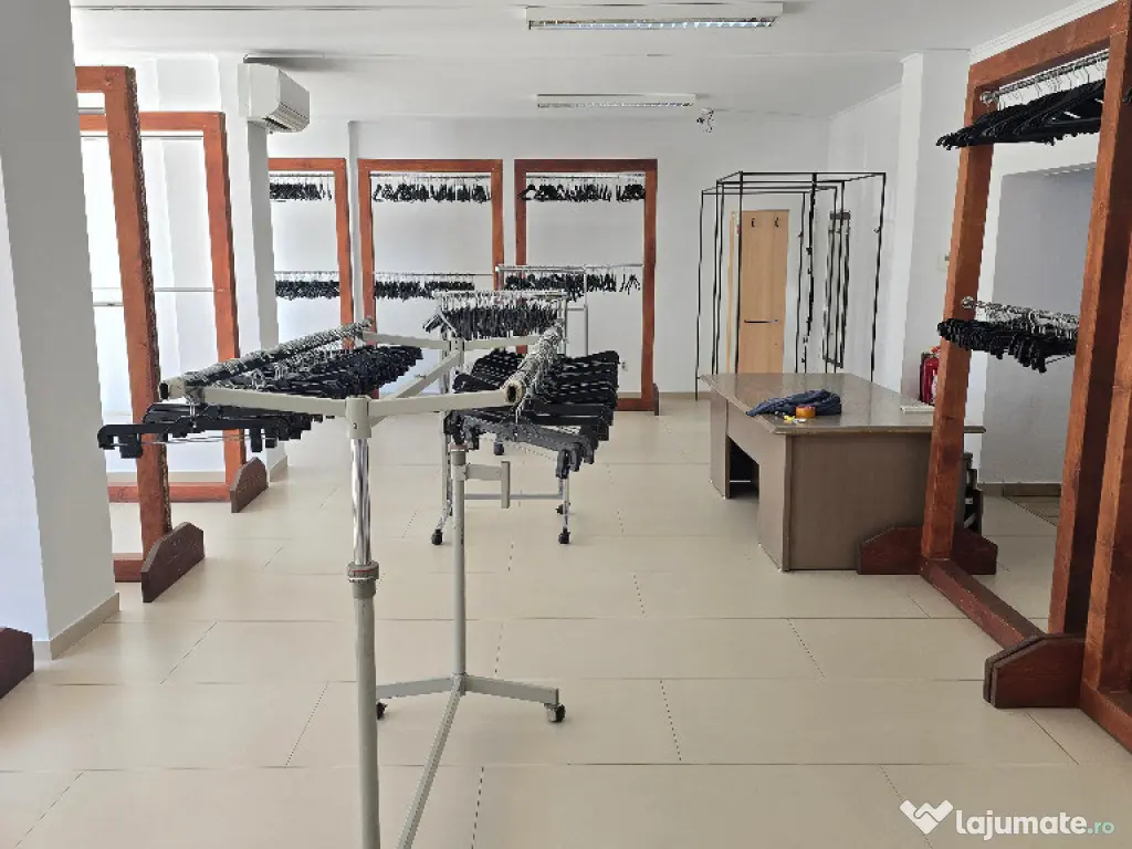 Inchiriez spatiu comercial in Deva, Miorita, parter, vitrina 13 metri 