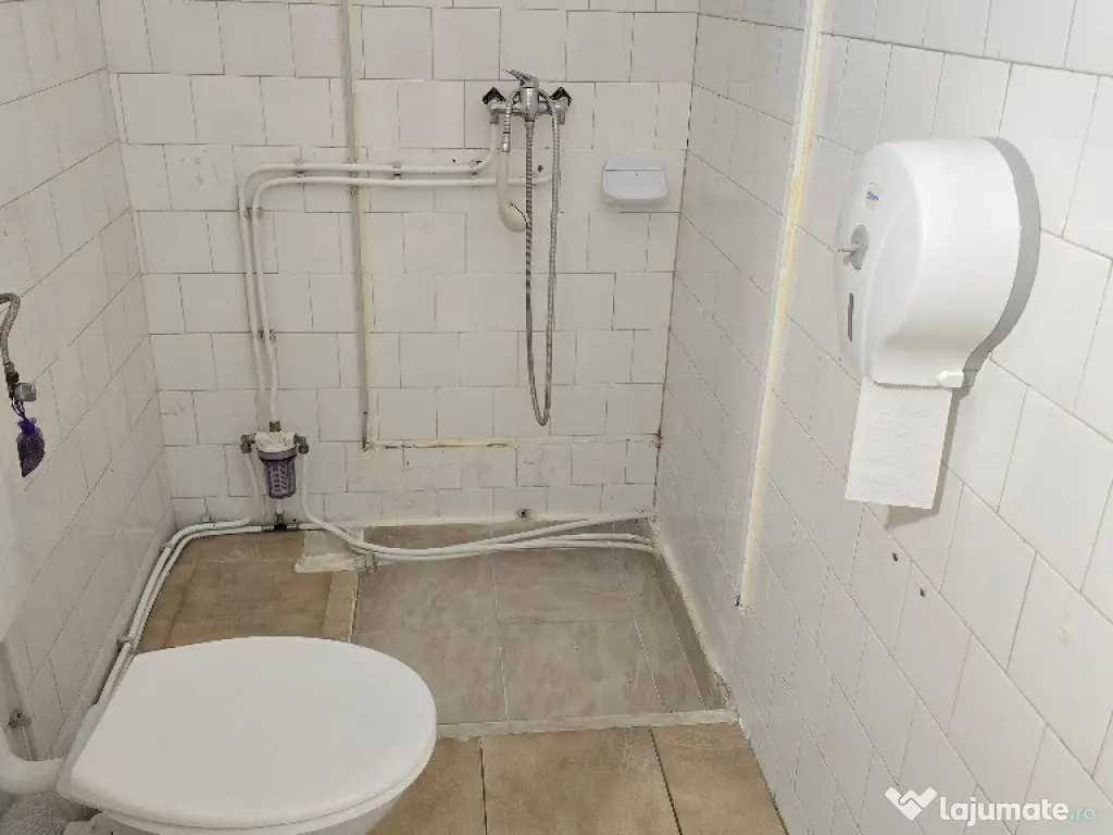 Inchiriez spatiu comercial in Deva, Miorita, parter, vitrina 13 metri 