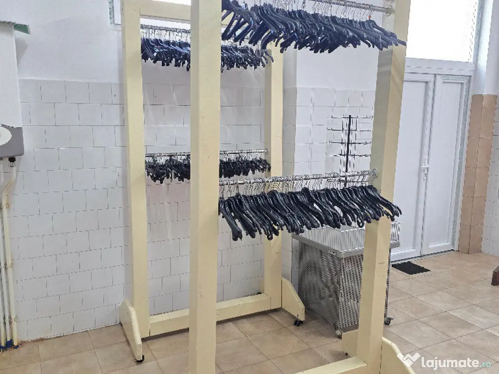 Inchiriez spatiu comercial in Deva, Miorita, parter, vitrina 13 metri 