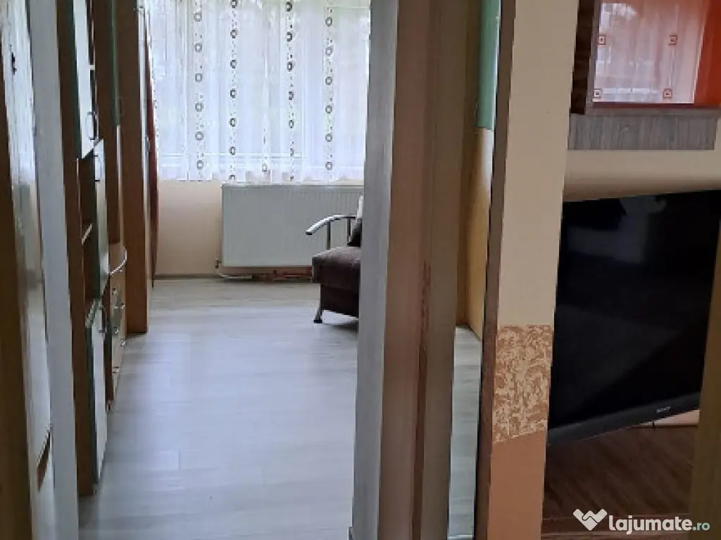 Închiriez apartament 3 camere decomandat in Deva ,Zamfirescu, parter 