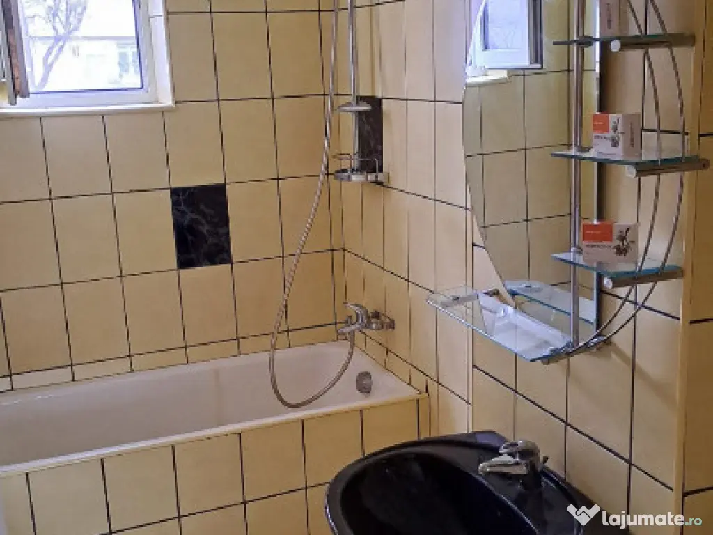 Închiriez apartament 3 camere decomandat in Deva ,Zamfirescu, parter 