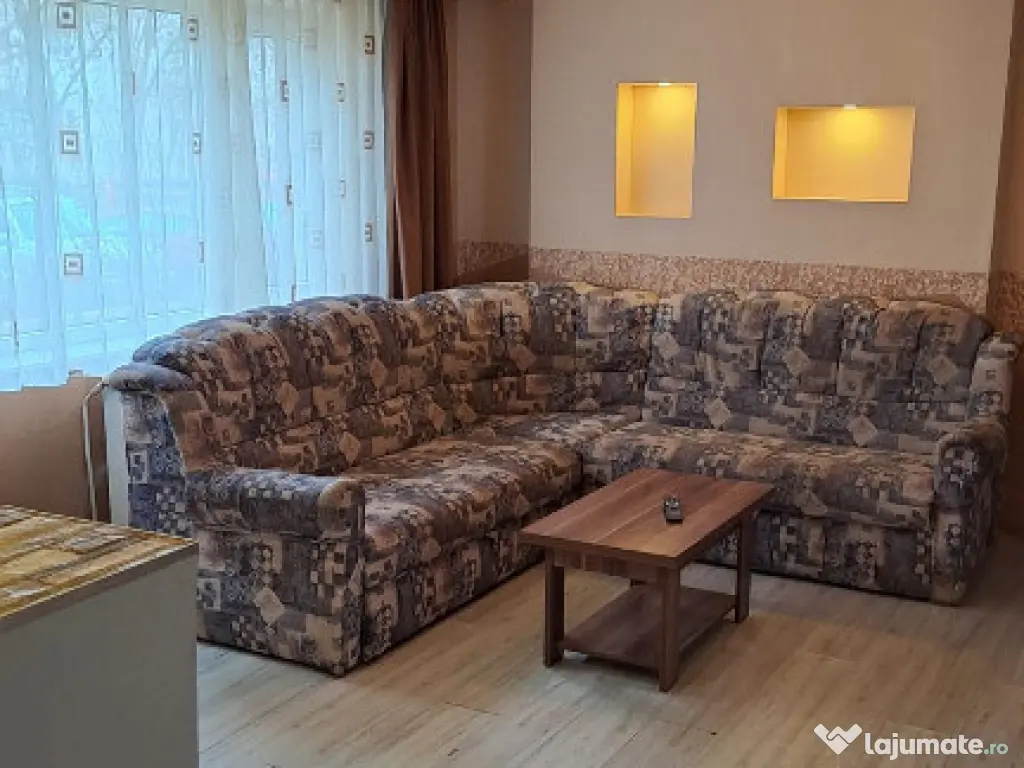 Închiriez apartament 3 camere decomandat in Deva ,Zamfirescu, parter 