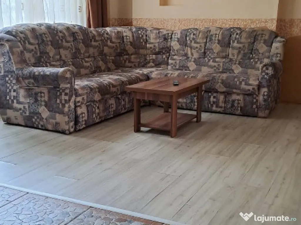 Închiriez apartament 3 camere decomandat in Deva ,Zamfirescu, parter 