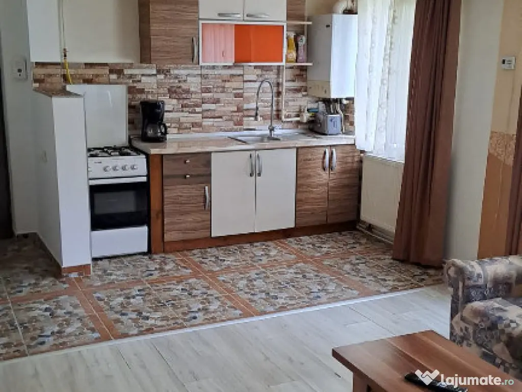 Închiriez apartament 3 camere decomandat in Deva ,Zamfirescu, parter 