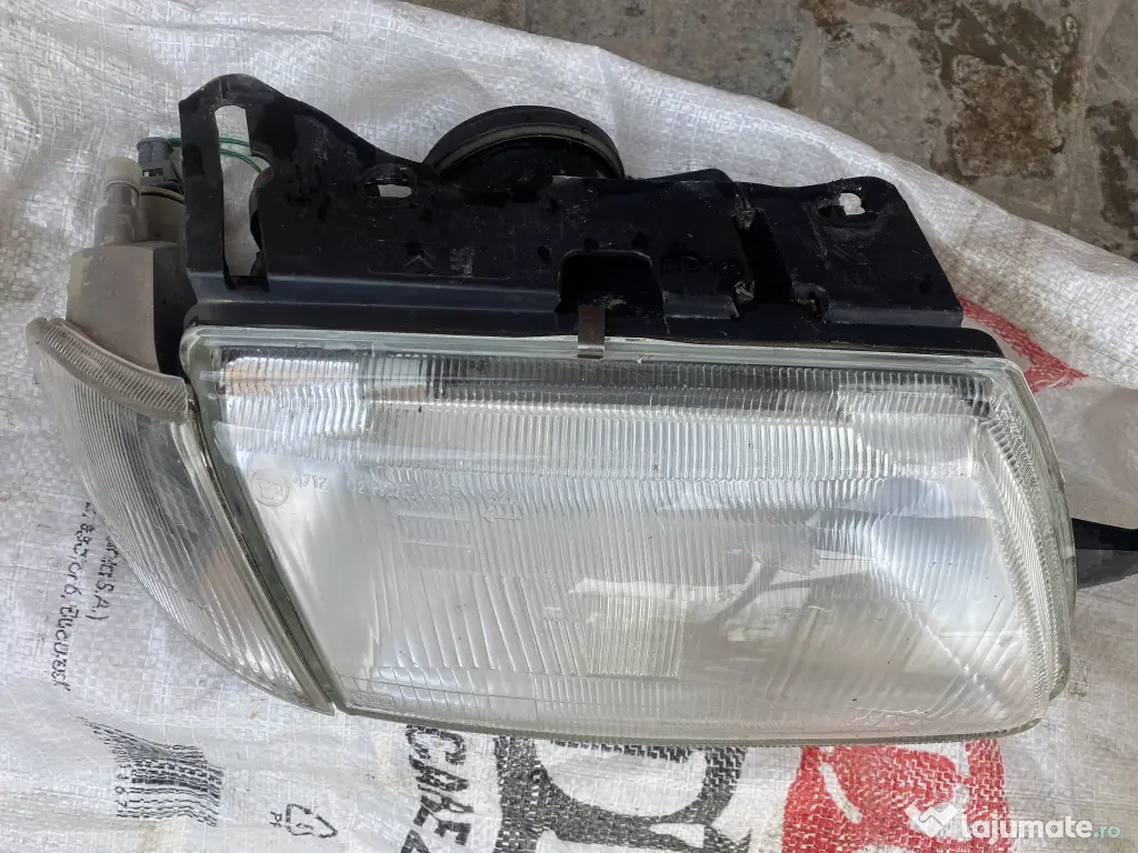 Faruri și stopuri Citroën Saxo 1.1 