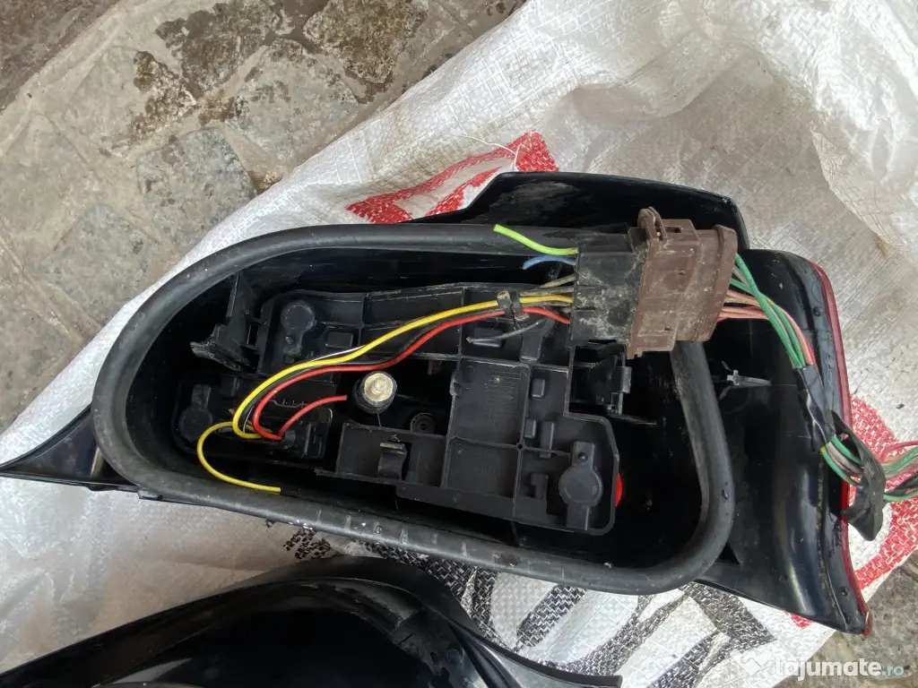 Faruri și stopuri Citroën Saxo 1.1 