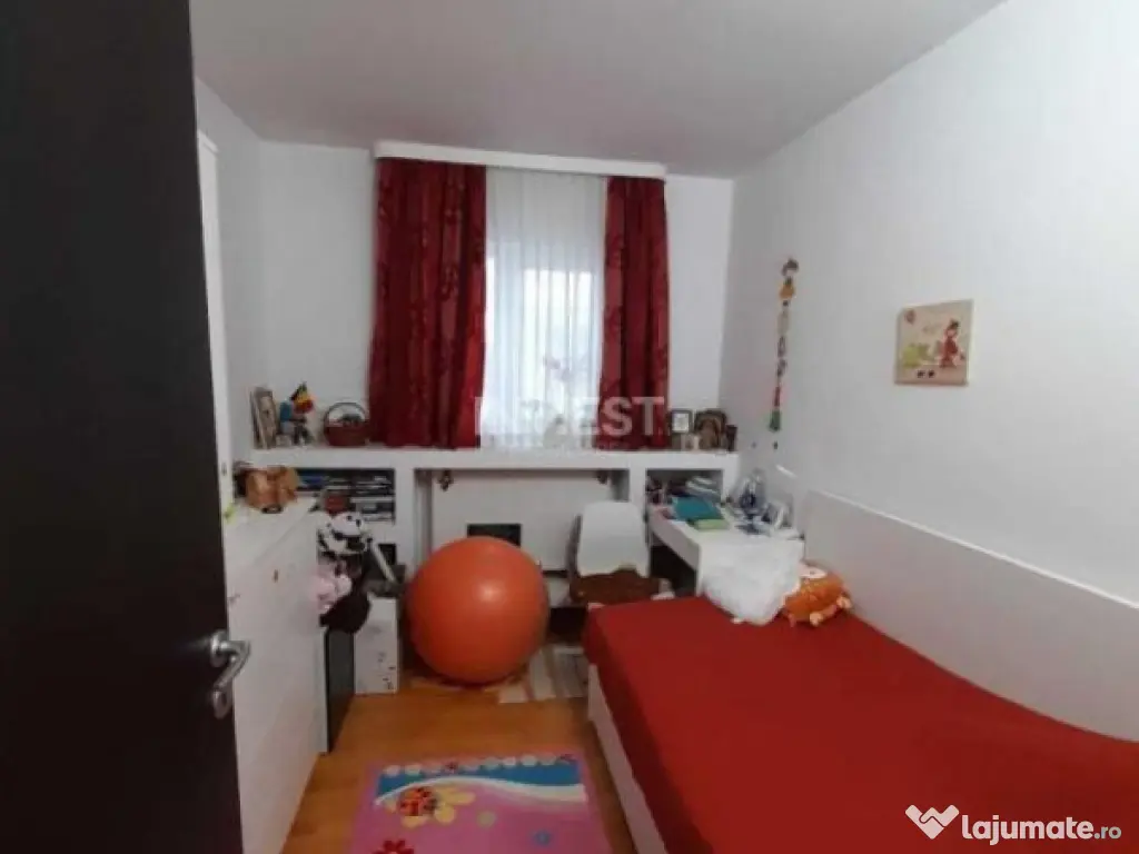 Apartament 3 camere- zona Dacia 