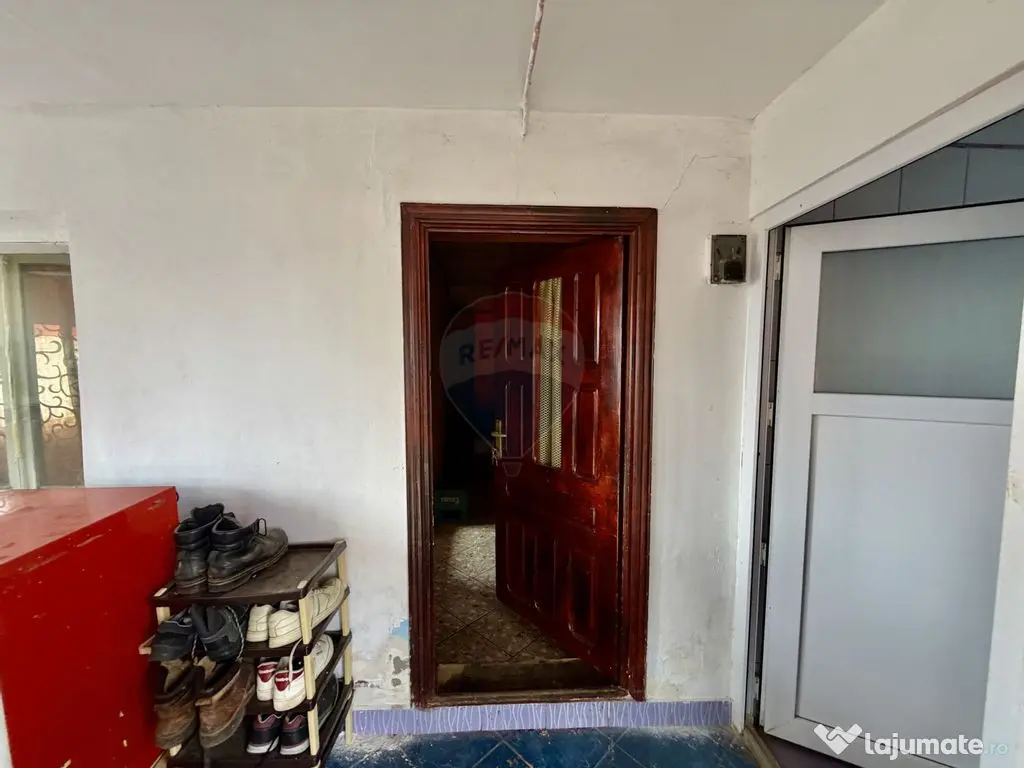 Casă cu 4 camere si teren 7727 mp Blidari