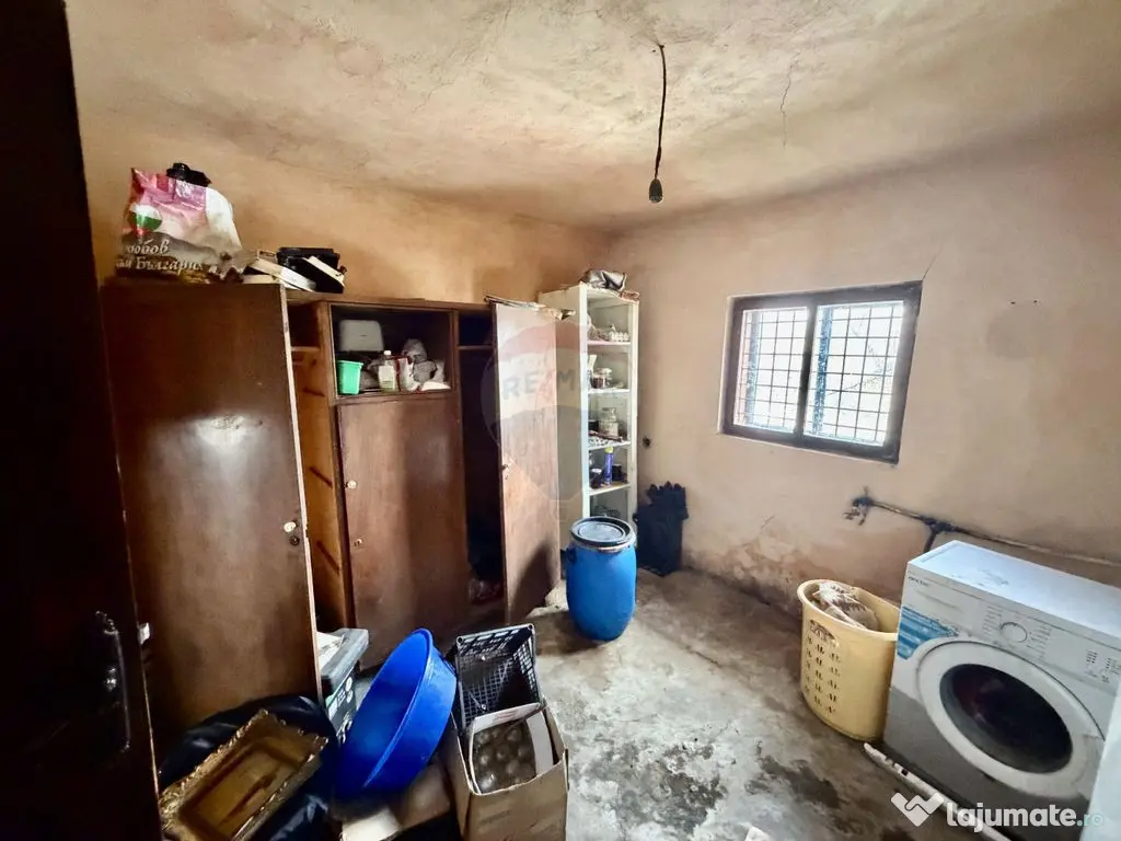 Casă cu 4 camere si teren 7727 mp Blidari