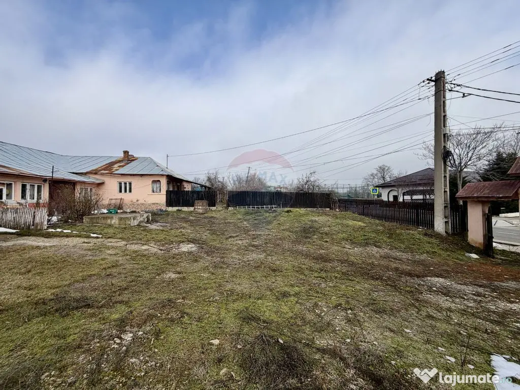 Casă cu 4 camere si teren 7727 mp Blidari