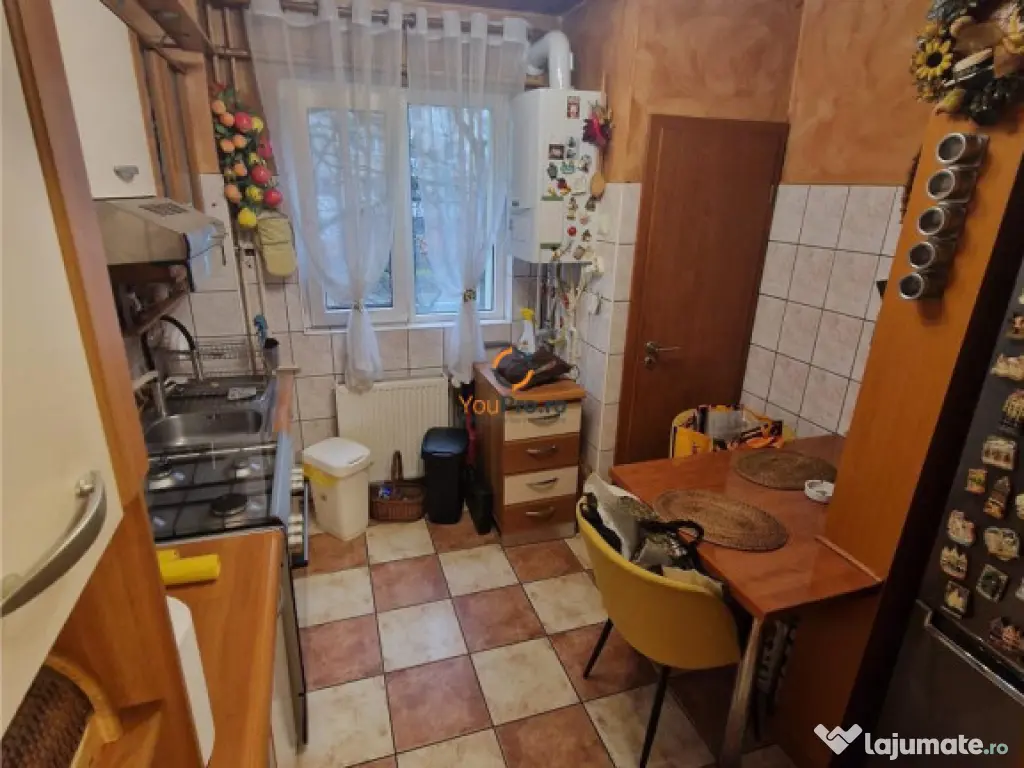 Decomandat 4 camere etaj 1 Circumvalatiunii/Iulius Town