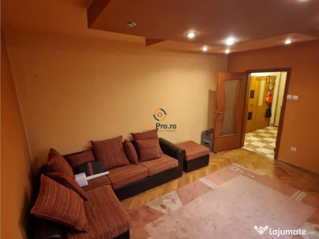 Decomandat 4 camere etaj 1 Circumvalatiunii/Iulius Town