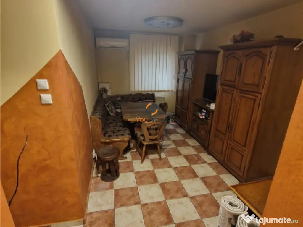 Decomandat 4 camere etaj 1 Circumvalatiunii/Iulius Town