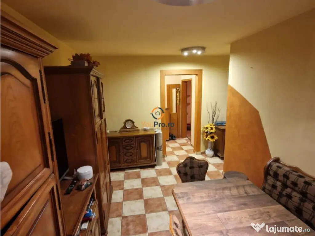 Decomandat 4 camere etaj 1 Circumvalatiunii/Iulius Town