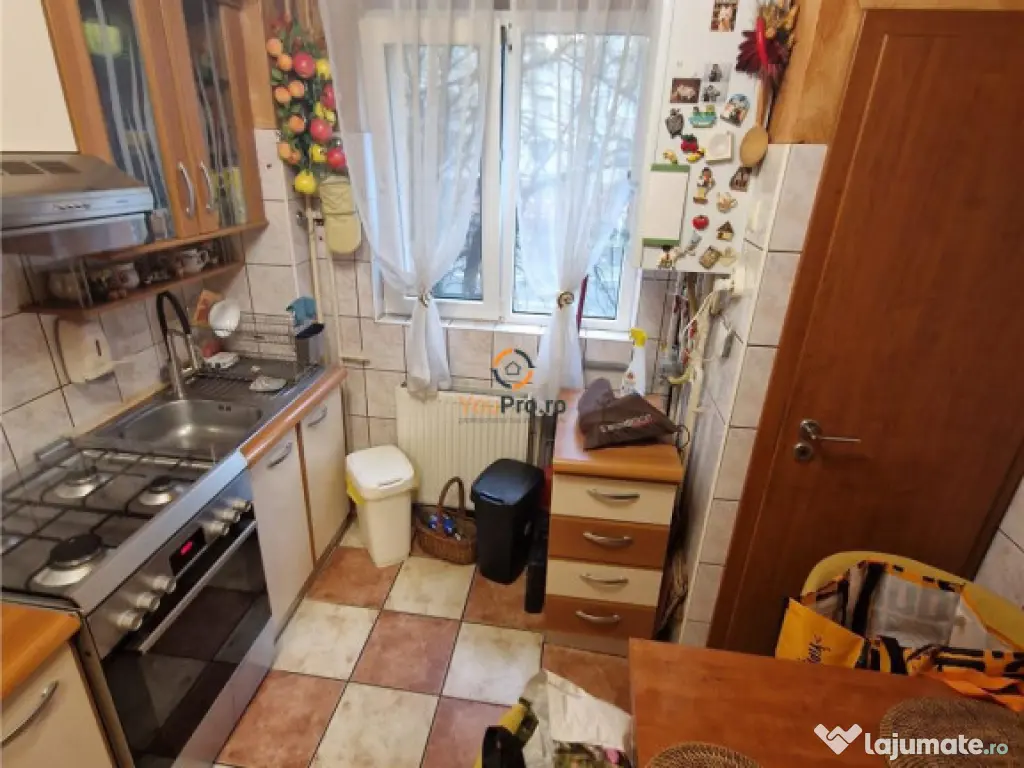 Decomandat 4 camere etaj 1 Circumvalatiunii/Iulius Town