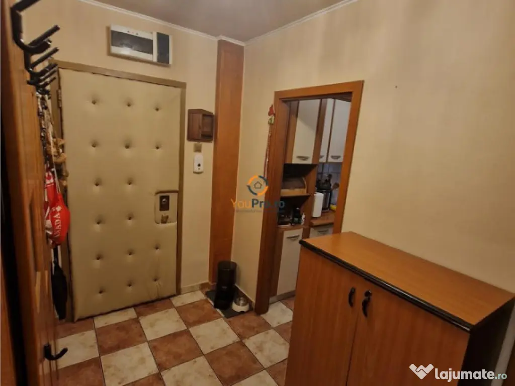 Decomandat 4 camere etaj 1 Circumvalatiunii/Iulius Town