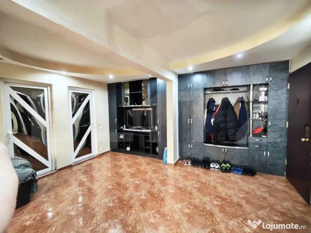 Apartament 3 camere PB, etaj 1, Rogerius/Decebal, mobilat 