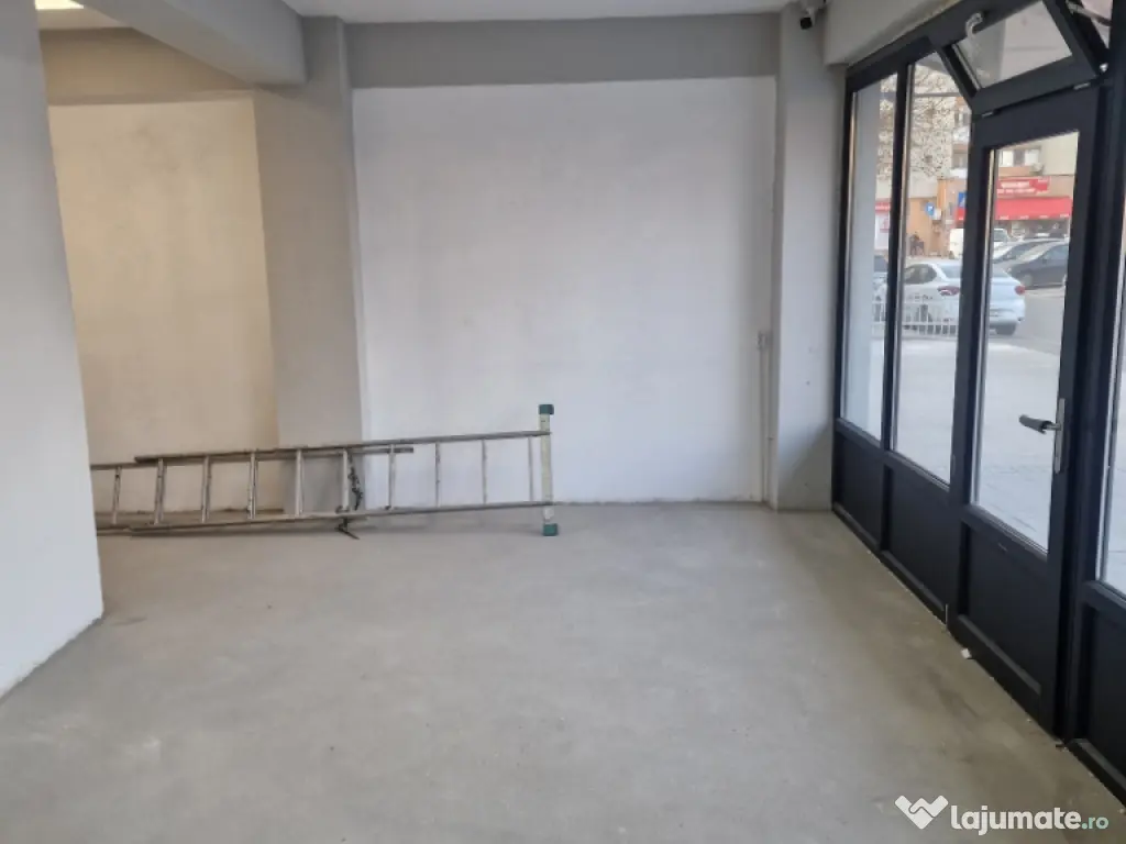 Închiriez spațiu comercial 