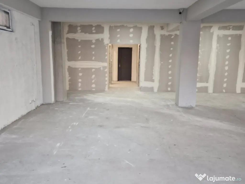 Închiriez spațiu comercial 