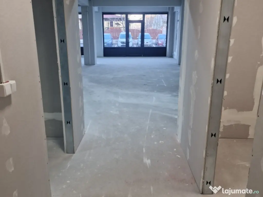 Închiriez spațiu comercial 