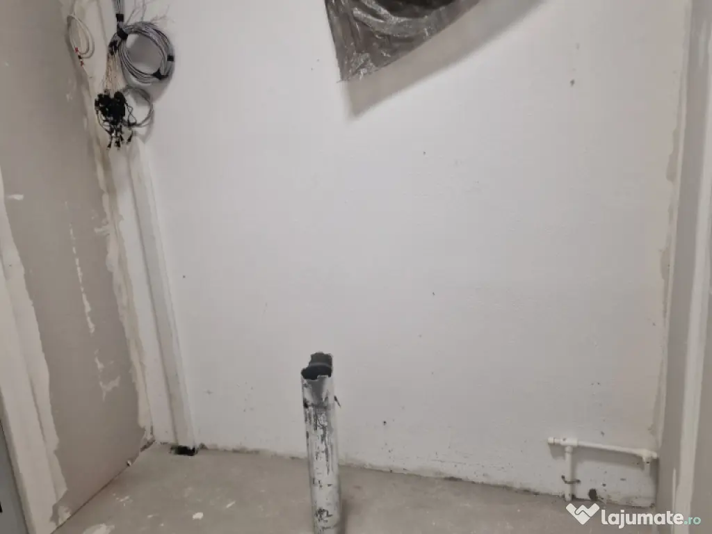 Închiriez spațiu comercial 