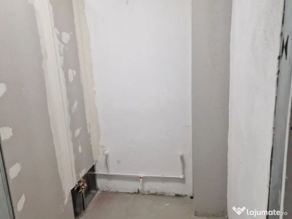 Închiriez spațiu comercial 